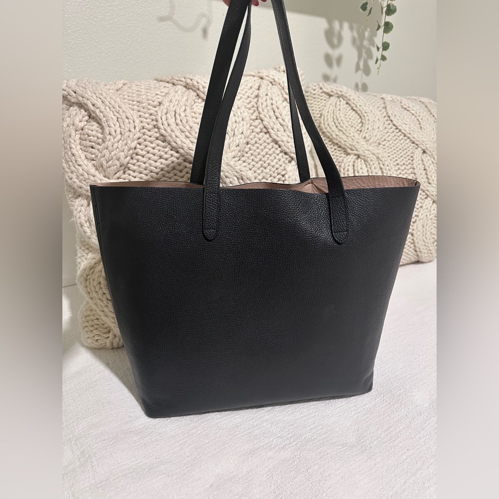 Cuyana black pebbled, leather tote with organizational insert